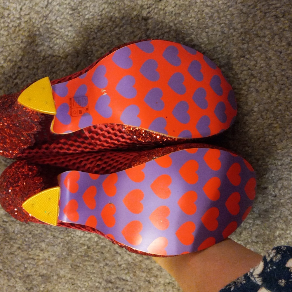 New WRAPPED UP PRETTY red glitter Embroidered Christmas Heels, Size 37, US 7 - Picture 3 of 12